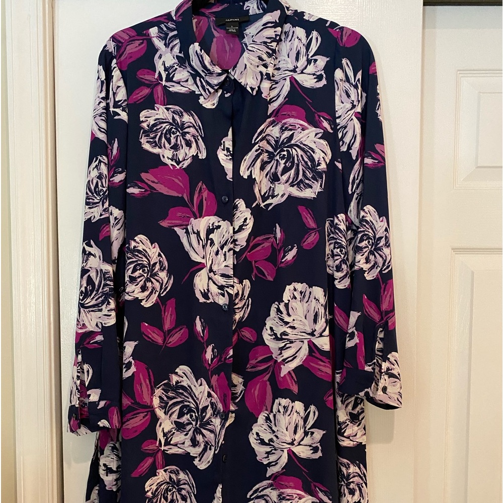 Long pretty button up tunic/blouse with collar